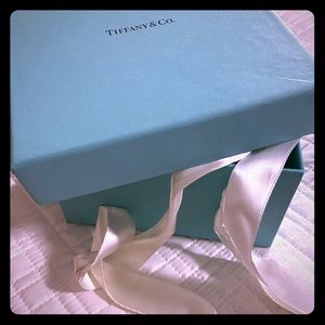 Tiffany box w/ ribbon